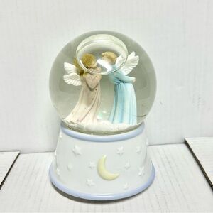Angel Snowglobe